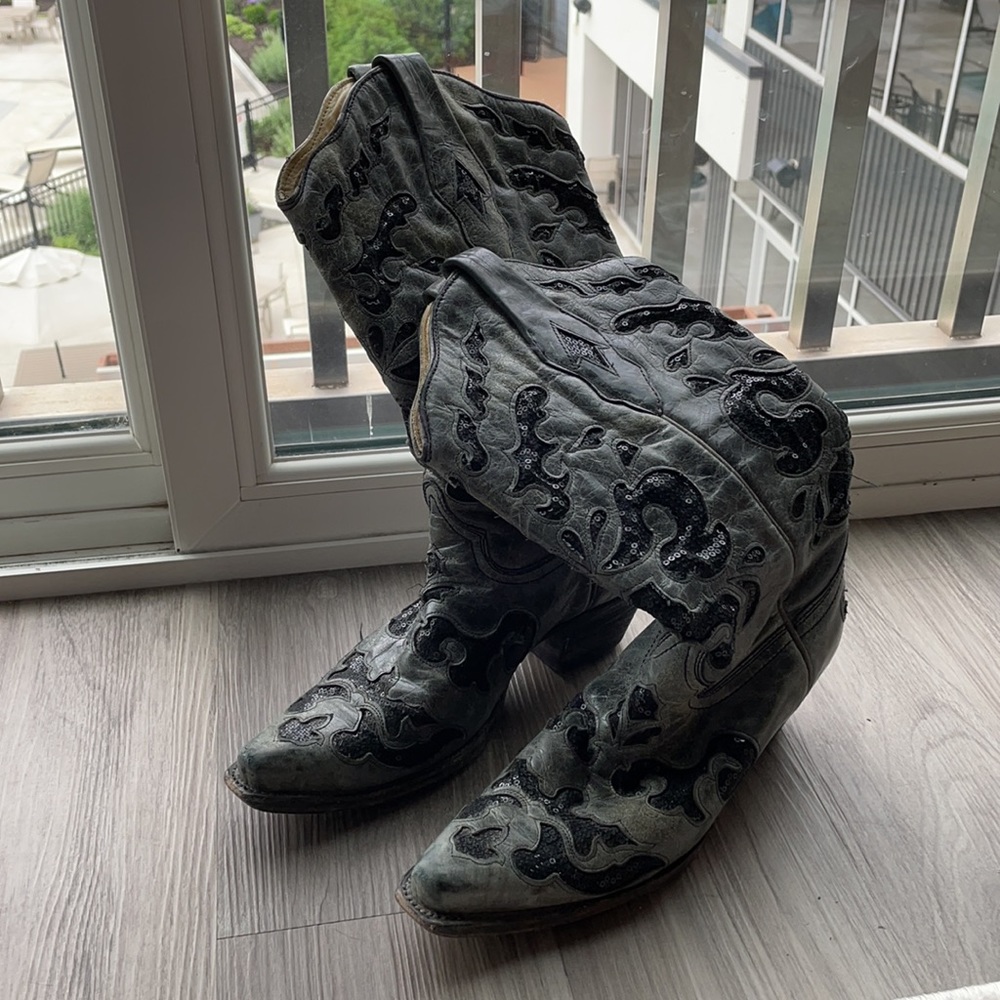 Women’s corral Black Sequin Inlay Boots size 8